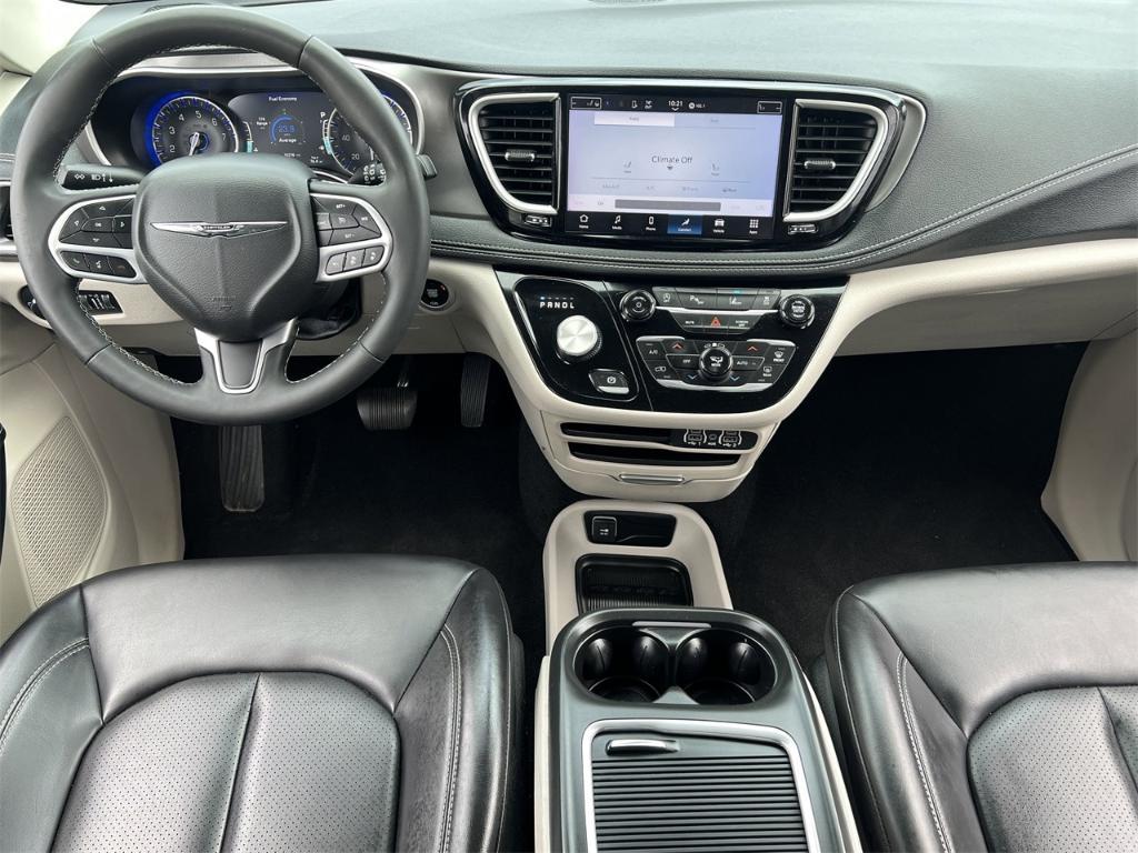 used 2023 Chrysler Pacifica car, priced at $25,000