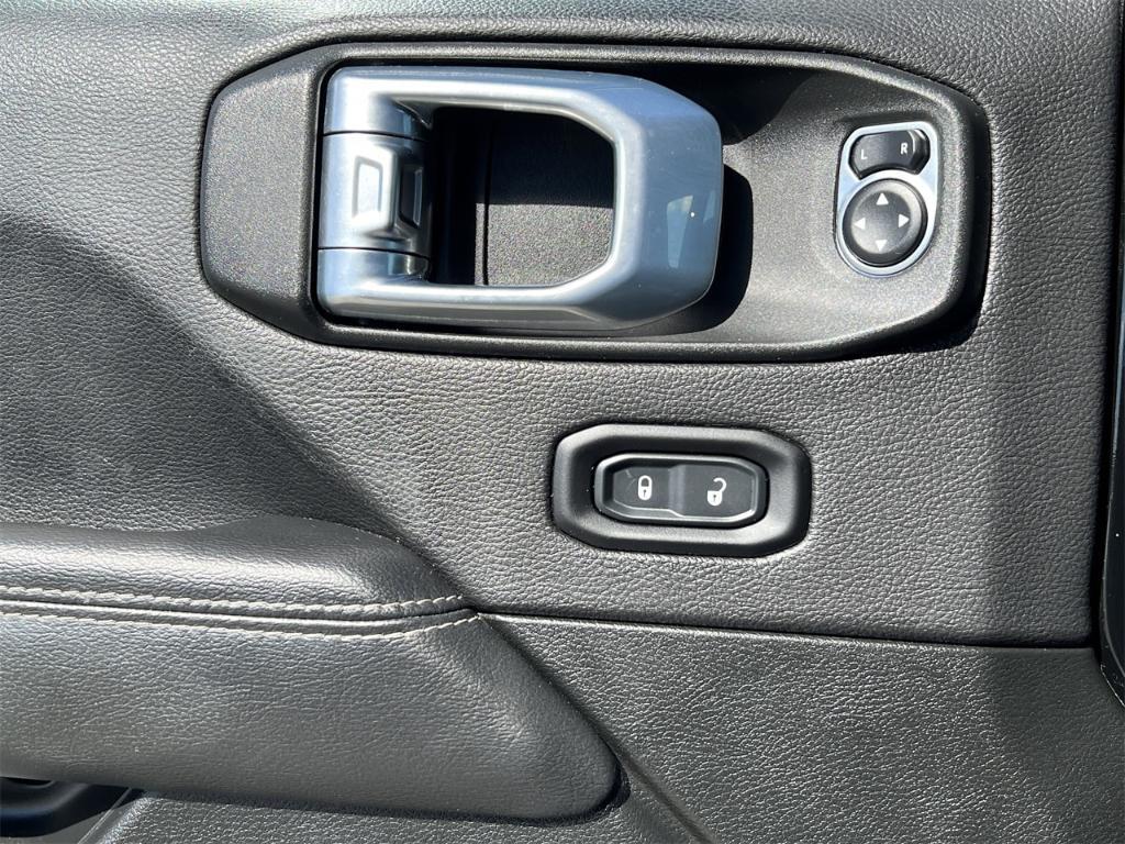 used 2022 Jeep Wrangler Unlimited car, priced at $33,000