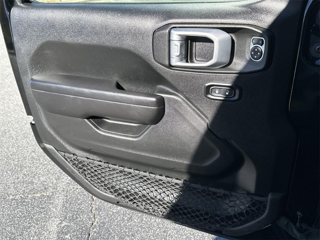 used 2021 Jeep Wrangler Unlimited car, priced at $27,015