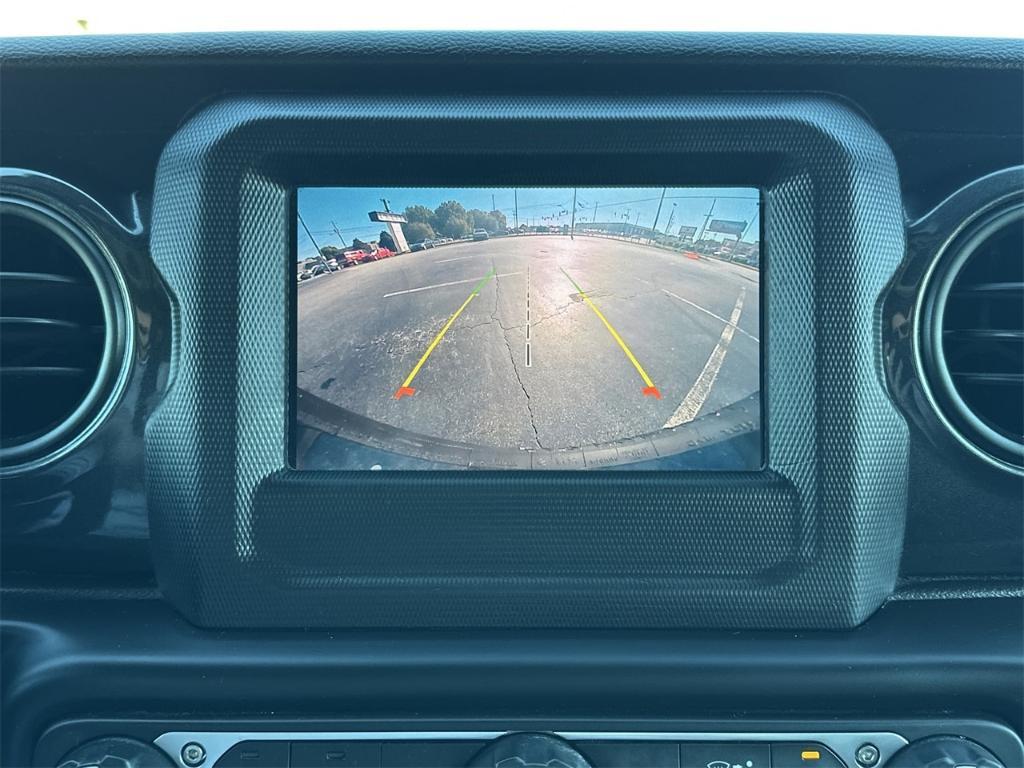 used 2021 Jeep Wrangler Unlimited car, priced at $27,015