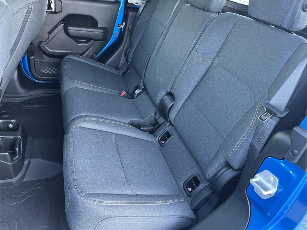 new 2025 Jeep Gladiator car