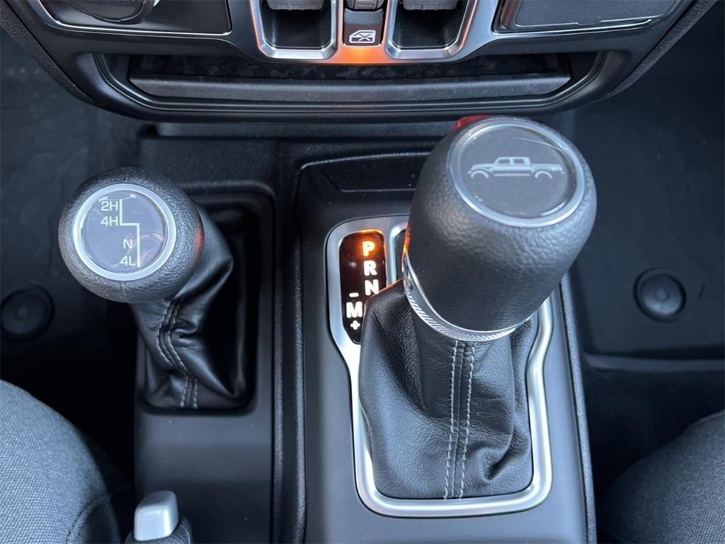 new 2025 Jeep Gladiator car