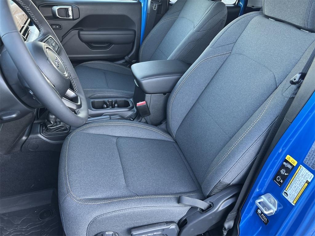 new 2025 Jeep Gladiator car