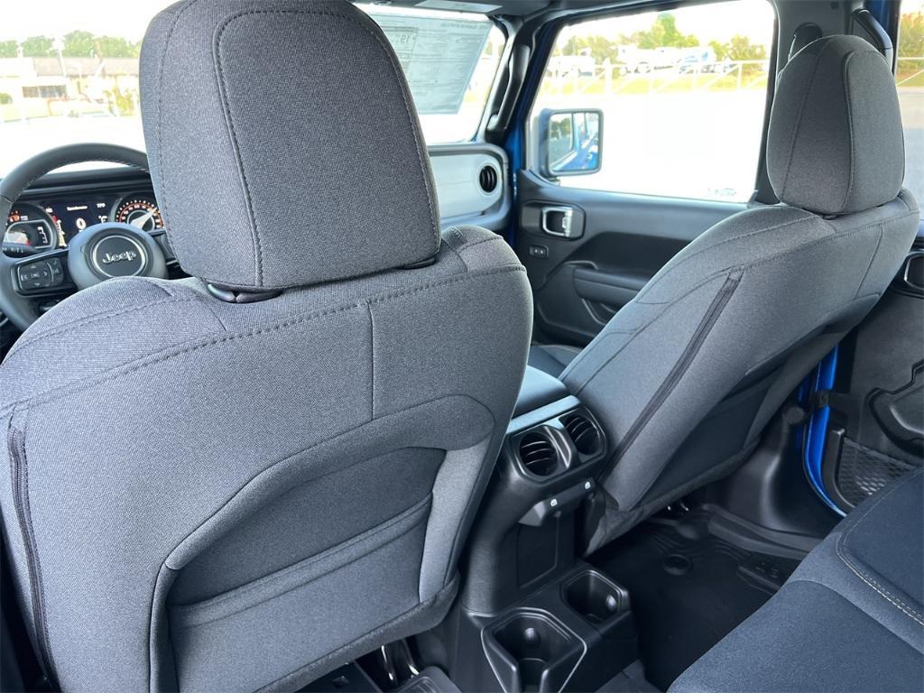 new 2025 Jeep Gladiator car