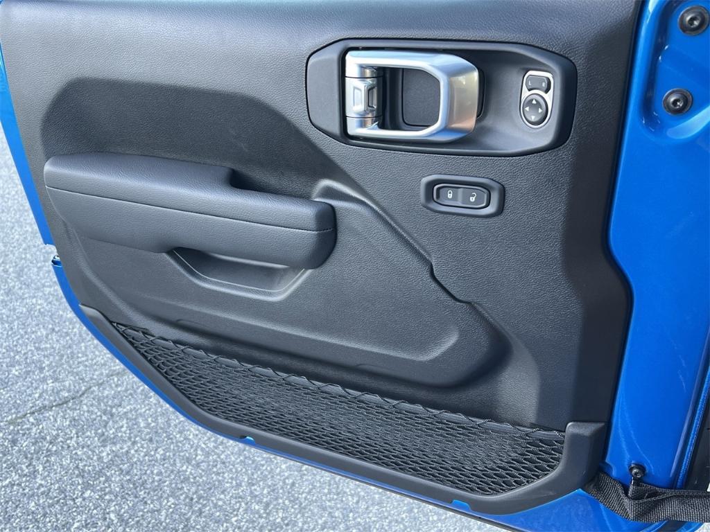 new 2025 Jeep Gladiator car