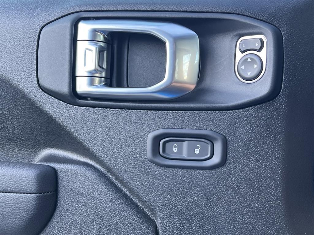 new 2025 Jeep Gladiator car