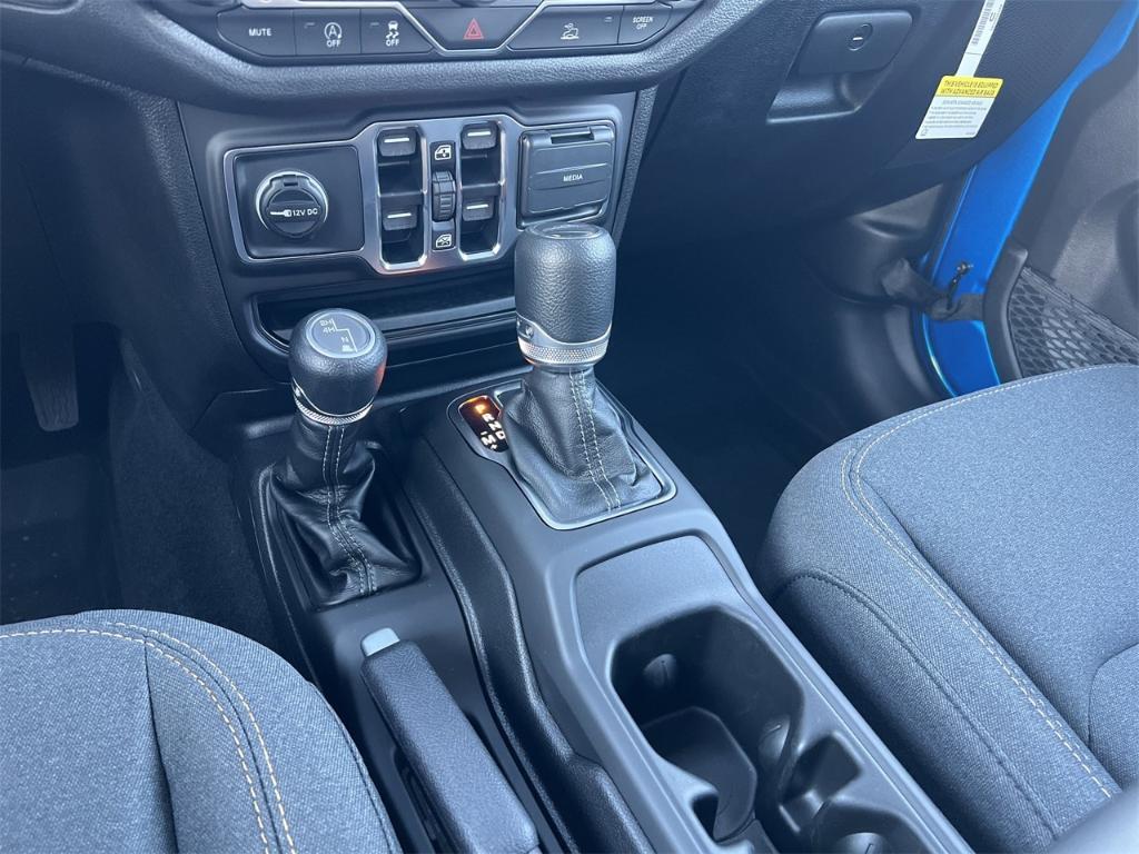 new 2025 Jeep Gladiator car