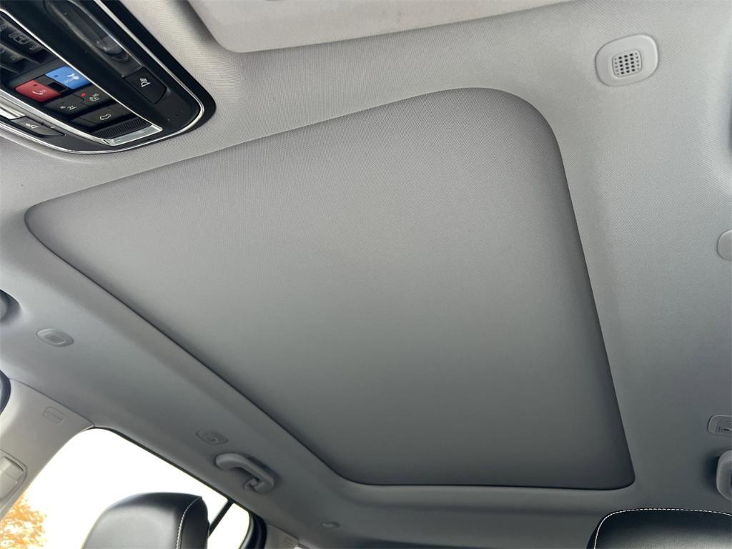 used 2022 Jeep Grand Cherokee car, priced at $31,344