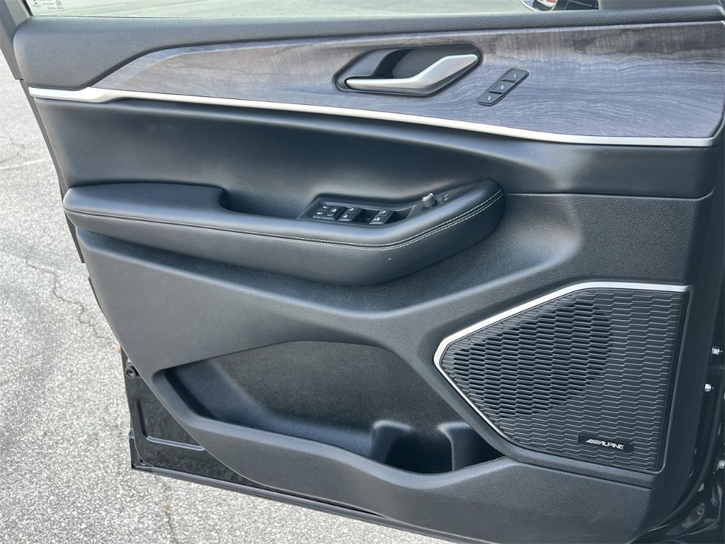 used 2022 Jeep Grand Cherokee car, priced at $31,344