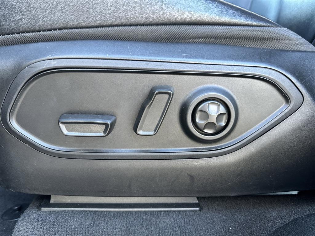 used 2022 Jeep Grand Cherokee L car, priced at $29,788