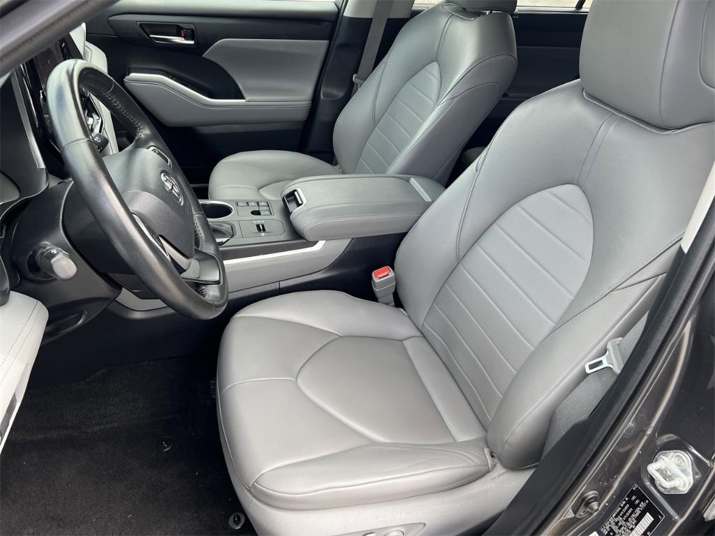used 2023 Toyota Highlander car, priced at $33,000