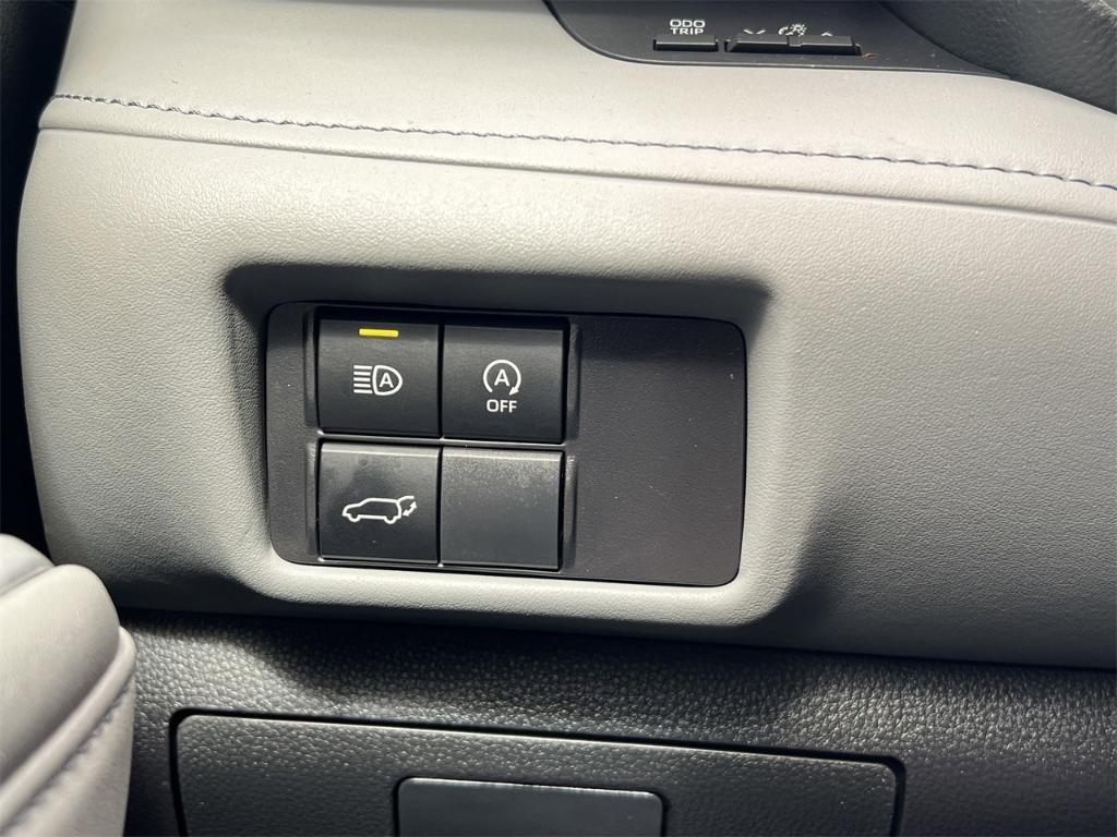 used 2023 Toyota Highlander car, priced at $33,000