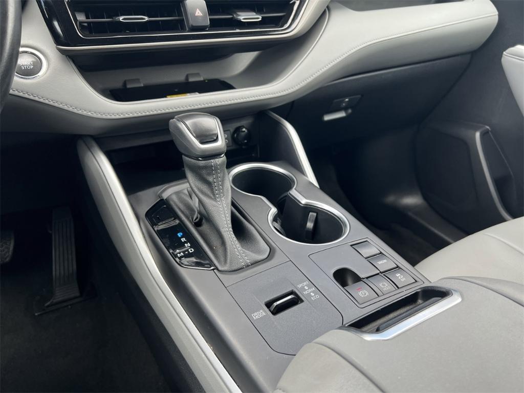 used 2023 Toyota Highlander car, priced at $33,000