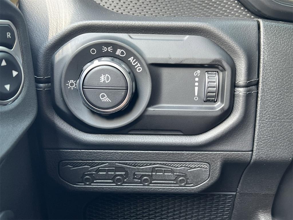 new 2025 Jeep Gladiator car, priced at $59,425