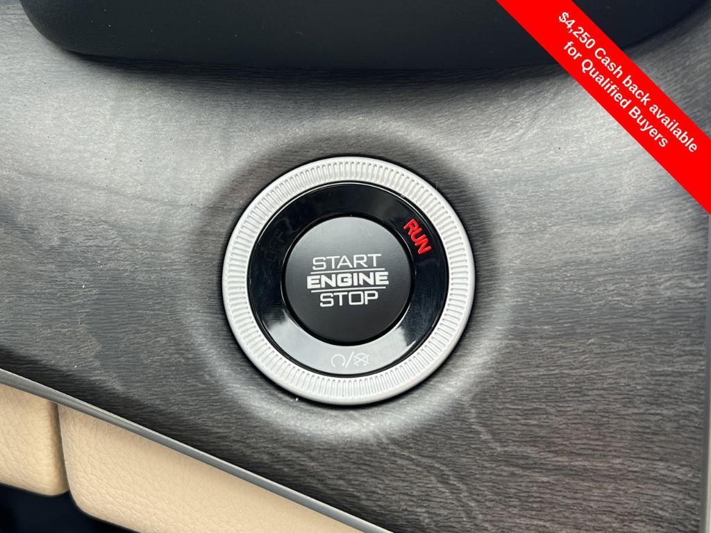 new 2025 Jeep Grand Cherokee car, priced at $47,817