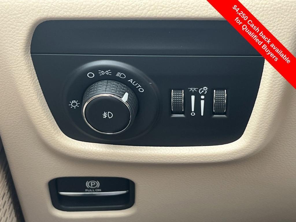 new 2025 Jeep Grand Cherokee car, priced at $47,817