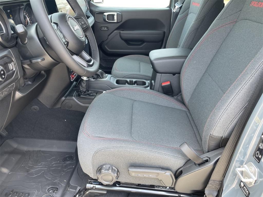 new 2025 Jeep Gladiator car, priced at $57,605