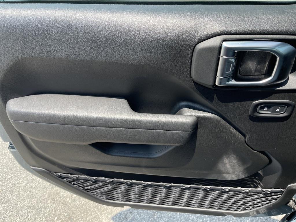 new 2025 Jeep Gladiator car, priced at $57,605