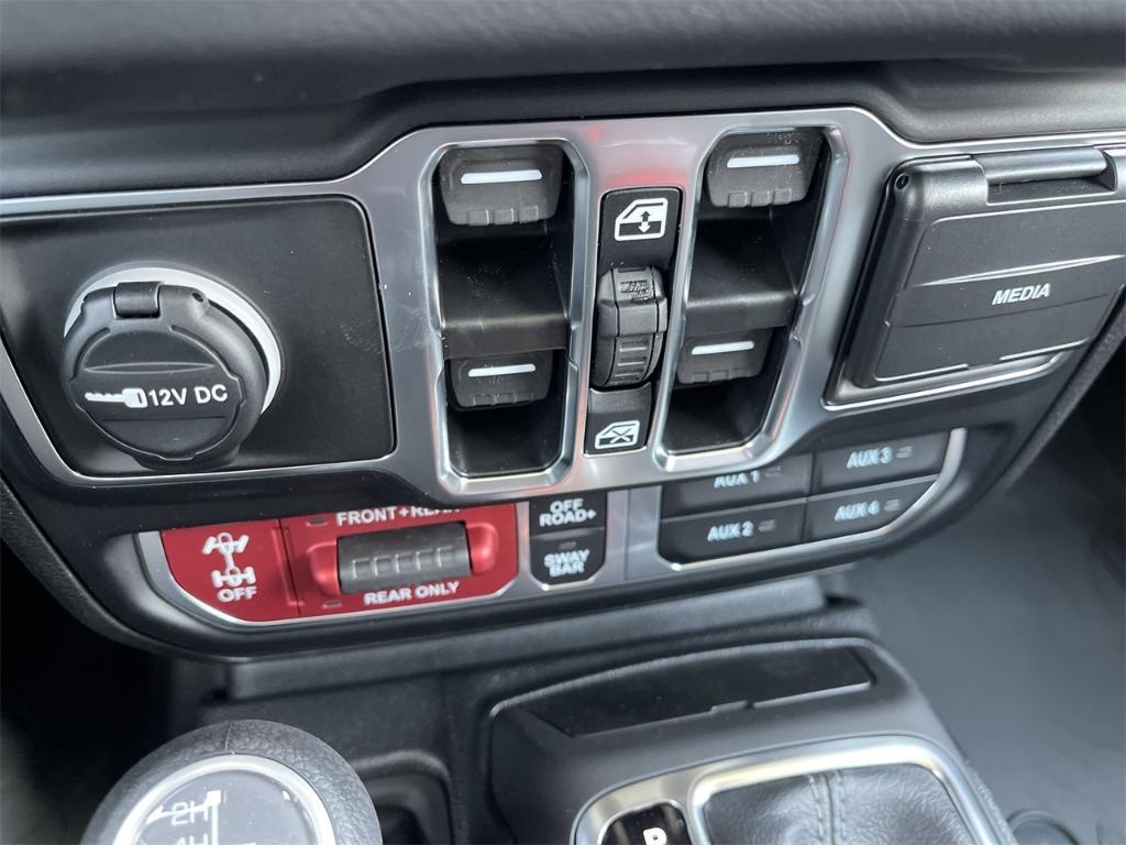 new 2025 Jeep Gladiator car, priced at $57,605