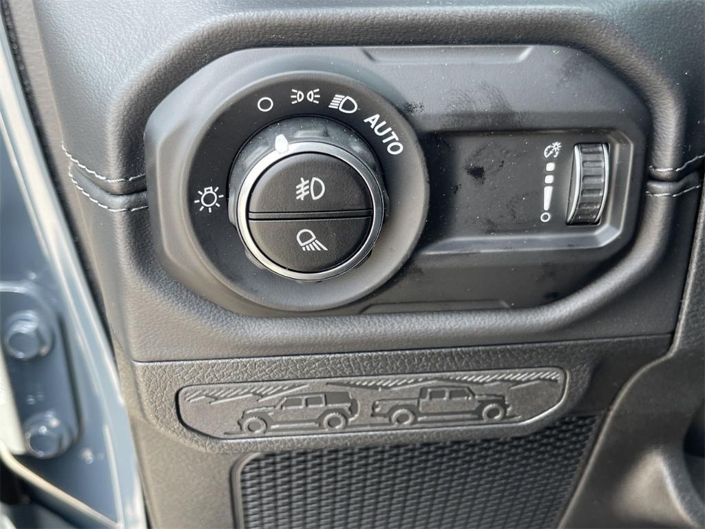 new 2025 Jeep Gladiator car, priced at $57,605