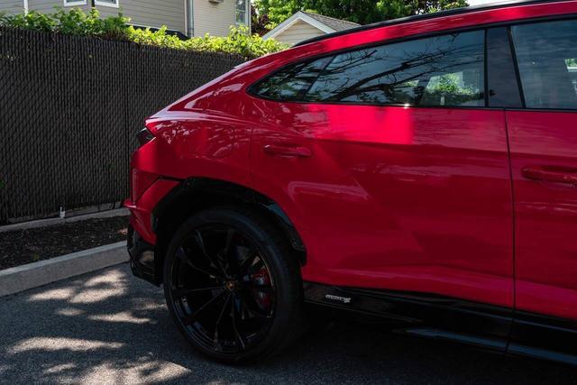 used 2024 Lamborghini Urus car, priced at $299,999