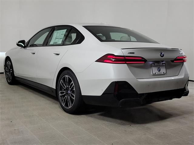 new 2024 BMW 540 car, priced at $75,160