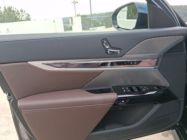 new 2025 BMW 760 car, priced at $134,335