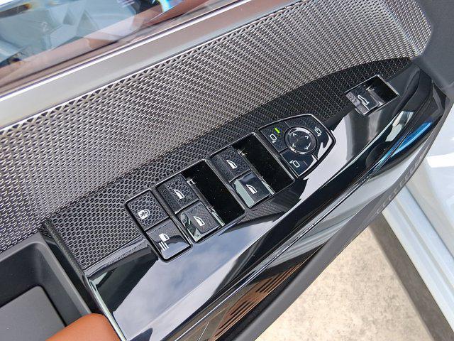 new 2025 BMW 760 car, priced at $134,485