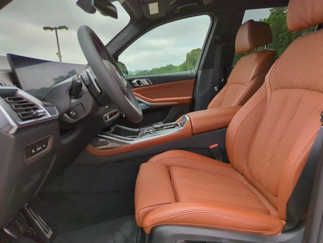 new 2026 BMW X7 car, priced at $125,675