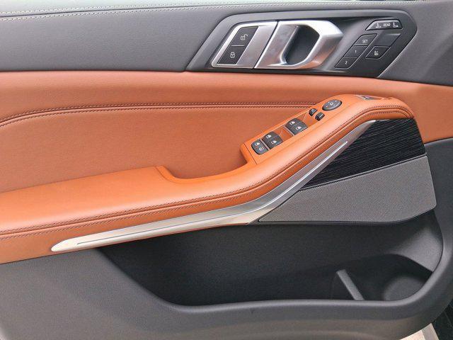 new 2026 BMW X7 car, priced at $100,185