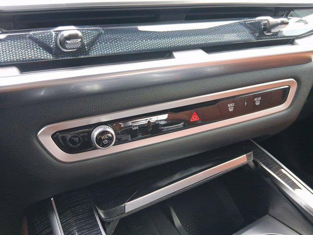 new 2026 BMW X7 car, priced at $100,185