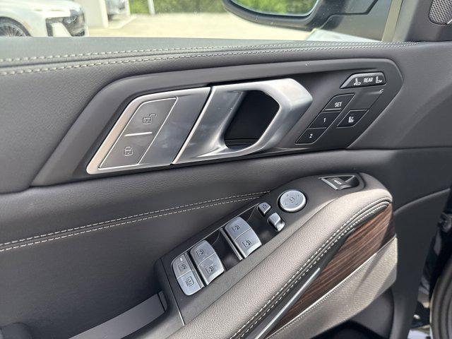 new 2026 BMW X7 car, priced at $91,925