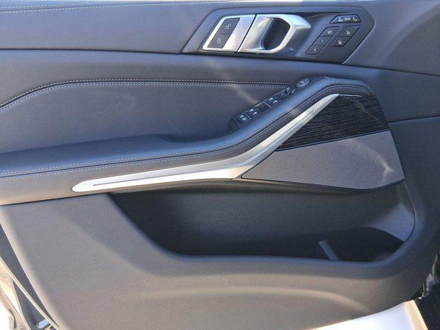 new 2026 BMW X7 car, priced at $105,685