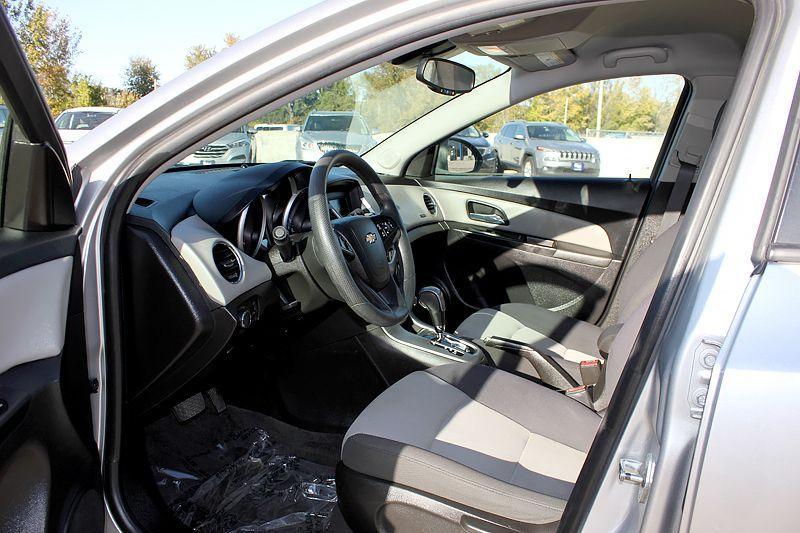 used 2016 Chevrolet Cruze Limited car, priced at $9,900