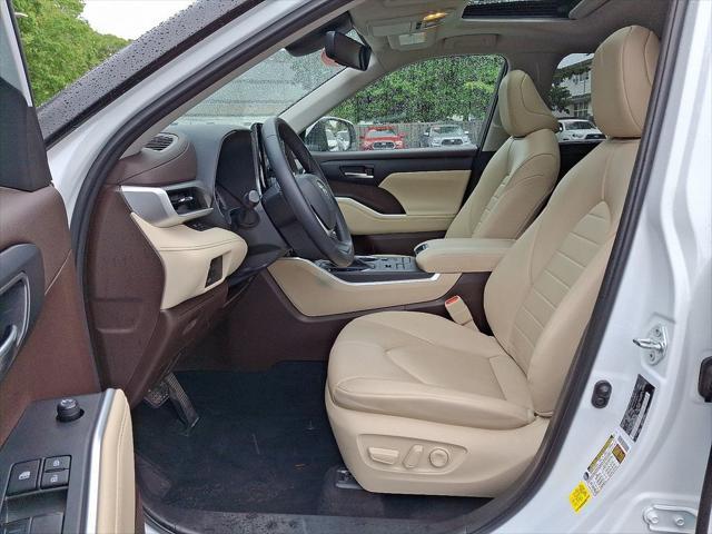 used 2022 Toyota Highlander car, priced at $40,033