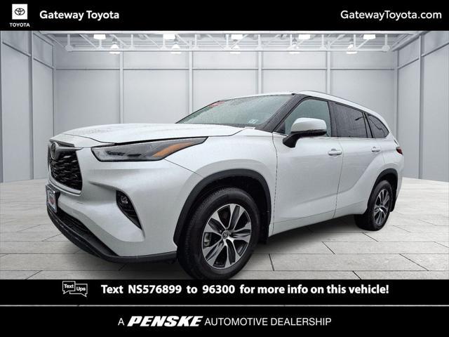 used 2022 Toyota Highlander car, priced at $40,033