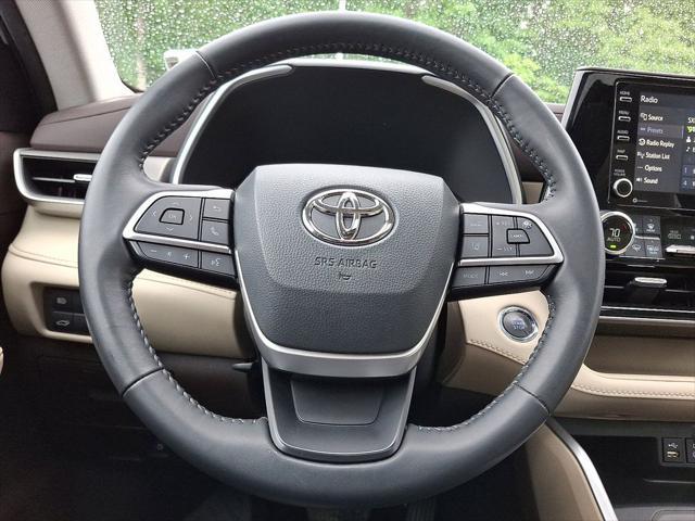 used 2022 Toyota Highlander car, priced at $40,033