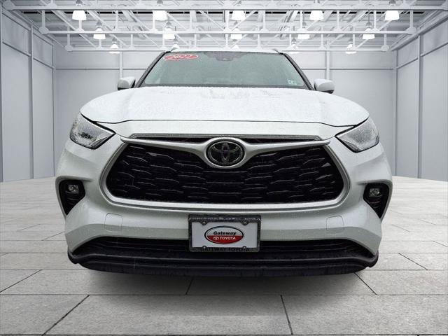 used 2022 Toyota Highlander car, priced at $40,033