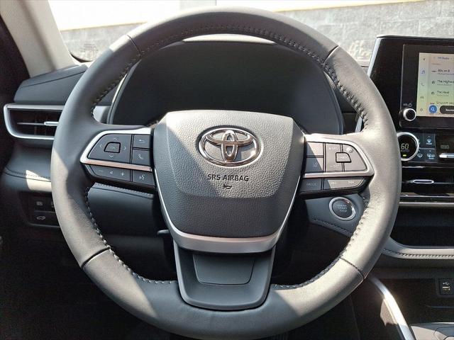 new 2025 Toyota Highlander car, priced at $43,763