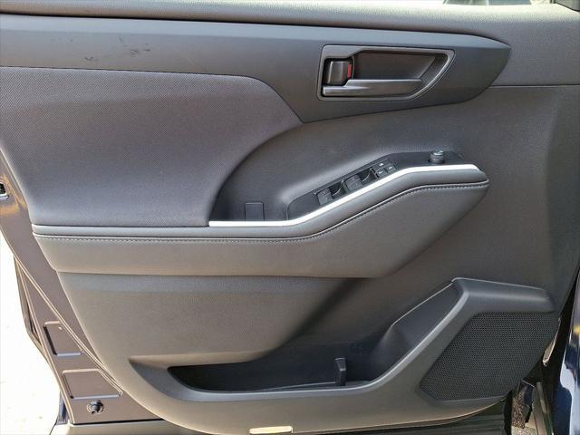 new 2025 Toyota Highlander car, priced at $43,763