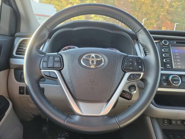 used 2019 Toyota Highlander car, priced at $30,762