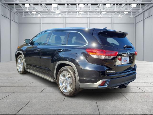 used 2019 Toyota Highlander car, priced at $30,762