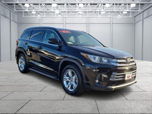 used 2019 Toyota Highlander car, priced at $30,762