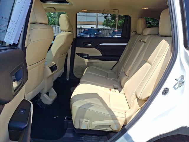 used 2015 Toyota Highlander car, priced at $17,763