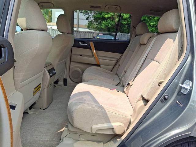 used 2009 Toyota Highlander Hybrid car, priced at $10,459