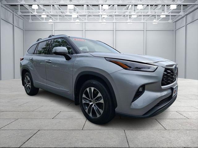 used 2022 Toyota Highlander Hybrid car, priced at $43,575