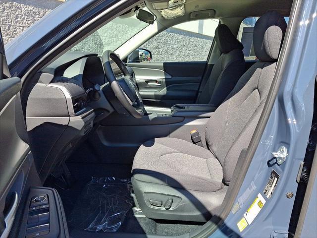new 2025 Toyota Highlander car, priced at $45,348