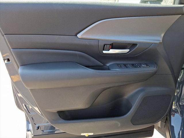 new 2025 Toyota Highlander car, priced at $45,348