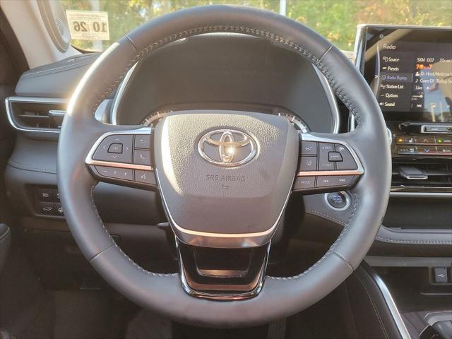 used 2021 Toyota Highlander car, priced at $39,956