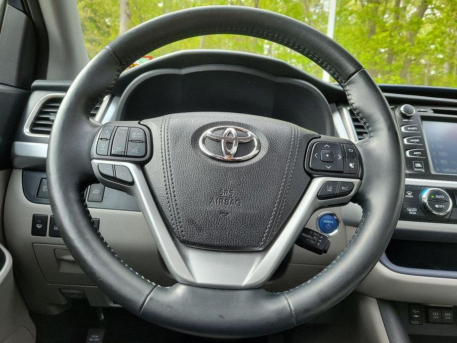 used 2018 Toyota Highlander Hybrid car, priced at $27,755